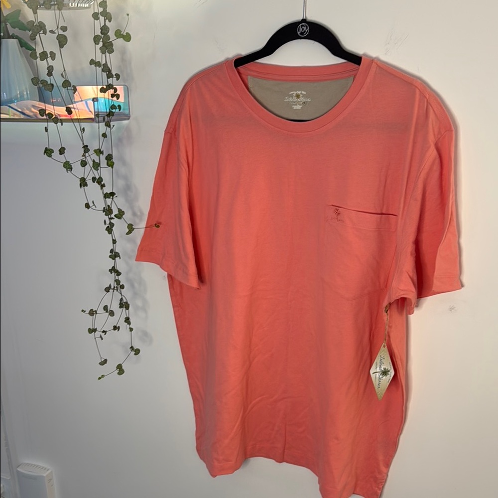 Basic men’s/oversized women’s nwt coral tee.